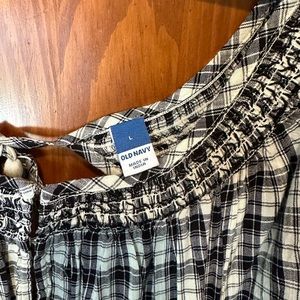 Brand new and never worn dress from old navy size L. Thin breathable and plaid!